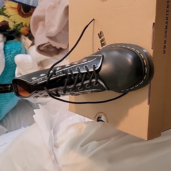 Boots - Picture 3 of 3